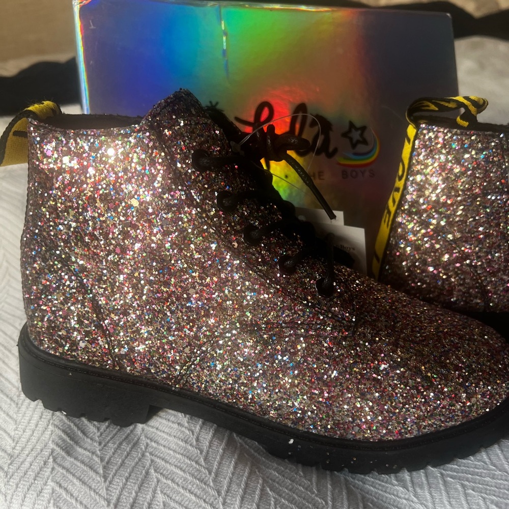NWT LOLA and the boys sparkly boots